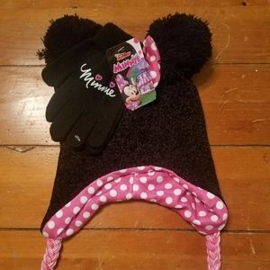 Minnie Mouse hat with gloves.